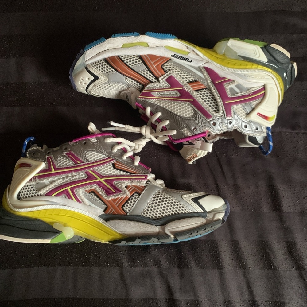 Balenciaga Pink and Orange Sneakers with Chunky Design - Picture 2 of 5